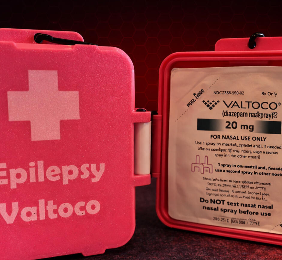 Étui pour sprays nasaux d’urgence utilisés en cas de crise.