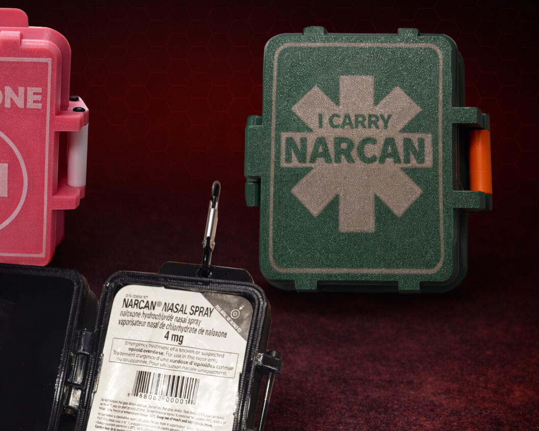 Étui de protection pour naloxone, conçu pour un accès rapide.
